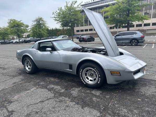 Corvette Coupe 1980 - $10.500 (Eastchester)63469897227777122