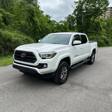 2017 Toyota Tacoma Sr5 - $25,900 (Nashville)63621650334081123