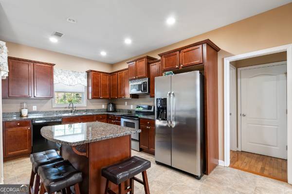 $2700.00 / 6br - 3344ft2 - Move-In Ready 6 bdrm, 3 ba  3,344 sq ft House For Lease/Jackson County63792093061635121