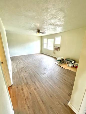 $1,300 / 2br - Rent includes Electric/Gas/Water/Trash/Sewer 2 bed 1 bath Apartment (Nederland)64036373260803122
