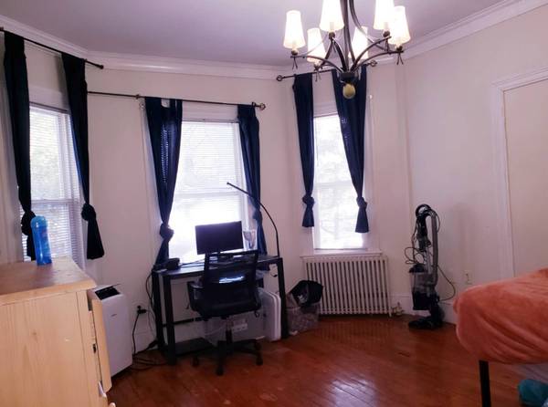 $1,050 / 180ft2 - Gran habitación amueblada cerca de Boston College y D-line T hacia Longwood, WiFi gratis (Newton Center)63655181773443120