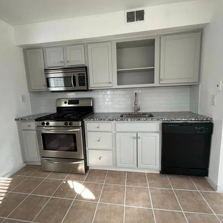 $1800.00 / 3br - 1074ft2 - AVAILABLE DECEMBER 1 - Saint Matthews 3 bed 1 bath house, fenced yard64008826468226122