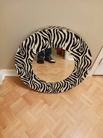 BEAUTIFUL 22.5 inch round DESIGNER MIRROR 1