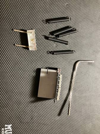 Fender American Deluxe Strat Trem Assembly 1