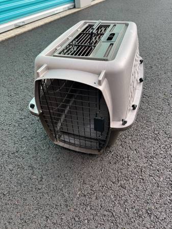 Animal travel crate 1