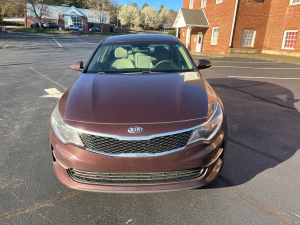 2017 Kia Optima LX - $9,20063625061897857124