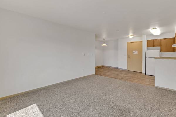 $1,767 / 1br - 600ft2 - Cable Ready, Laundry Facilities, Patio with BBQ and outdoor seating (13510 SE 272nd St, Kent, WA)63811610387331122