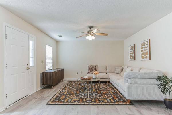 $1,459 / 2br - 1150ft2 - Washer/Dryer Hookup, Walk In Shower, Screened Patio, Outdoor Storage64015946955138124