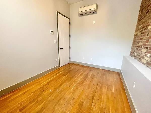 $3,700 / 3br - Amplio y luminoso de 3 habitaciones en Weeksville – 1629 St Johns Pl #4B – $3,700 (Brooklyn)63827268844161124