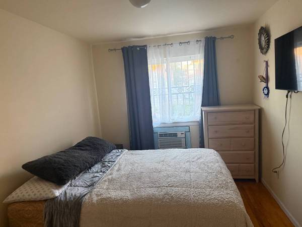 Beautiful large room with natural light Available 1