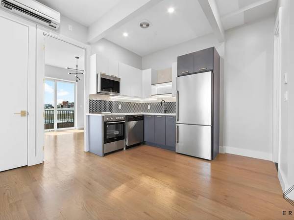 $3,250 / 1br - Bushwick / E Williamsburg - Beautiful 1 bedroom /2 Bath - W/D - No fee (Bushwick / E Williamsburg)63684745592067120