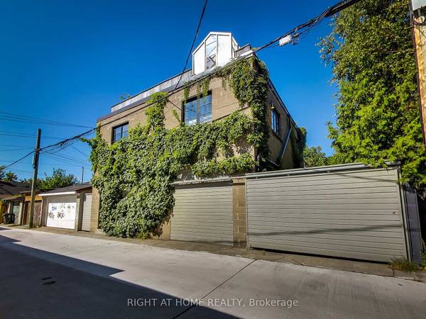 Full Upper Floor Residence, Massive Rooftop Terrace, Utilities Inc'd 1