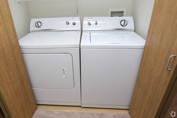 $1.359 / 1 dormitorio - 755 pies² - Lavavajillas, sistema de seguridad, parrilla (7260 Guider Drive, Woodbury, MN)63990380392451121