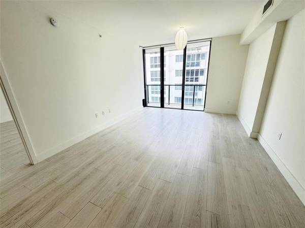 $2,600 / 1br - 714ft2 - Crisp, Chic 1bd with Entertaining Kitchen (Cassa Brickell- Brickell)64001848387843123