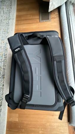 YETI - Mochila blanda Hopper BackFlip 24 - Como nueva - $325 (Duvall)63471373374721124
