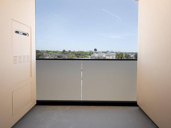 $3,350 / 2br - 905ft2 - One Month Free! 2 BR w/ In-Unit Laundry, Near Beaches63953221875842121