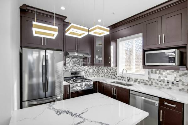 (OBsold.com)-Stunning Modern 4bed/4bath home in Maple Ridge 1