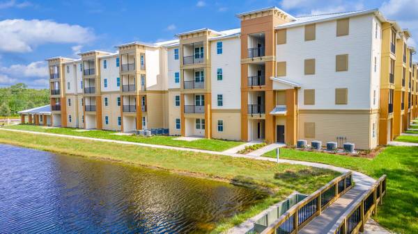 $1,525 / 2br - 1137ft2 - Hurry! Reduced! Senior~Washer/Dryer/Parking Included, Screened Patio (Port Orange)63791575265411123