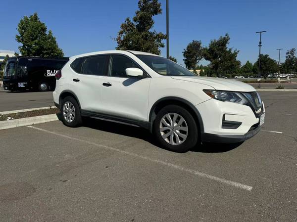 Uno único dueño, bajo kilometraje 2017 NISSAN ROGUE S SUV - $10,500 (fremont / union city / newark)63654697087745122