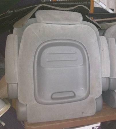 Kia Sedona minivan seats middle & rear, Roof rack cross bars, engine   1