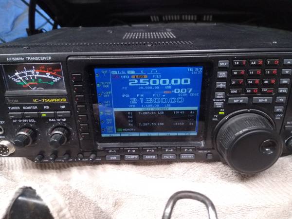 ICOM IC-756 Pro III 1