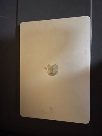 MacBook Air 2025 13 inch 1