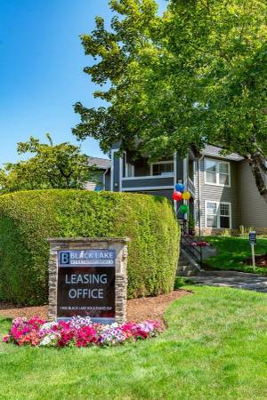 $1,704 / 2br - 932ft2 - Lush Landscaped Views, Indoor Pool & Spa, Remodeled Units63688549486339121