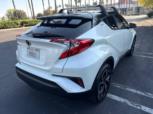 2020 Toyota CHR C-HR XLE Hatchback wagon sedan 4 door - $19,699 (Winnetka)63436936279937124