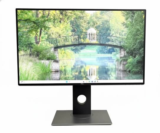 Dell U2722D 27" UltraSharp USB-C Monitor | Resolution: 2560x1440 QHD @ 1