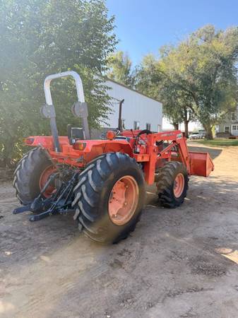 Kabota M5 700 tractor 1