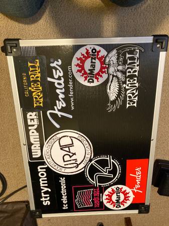 16" Modified Aluminum Hard Case Pedal Board (16 x 11 x 5" Interior) 1