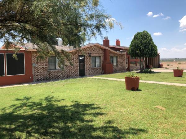 $1,650 / 2br - 2600ft2 - Country Home Newly renovated 2 bdr 3 bath (La Mesa)63948217520770120