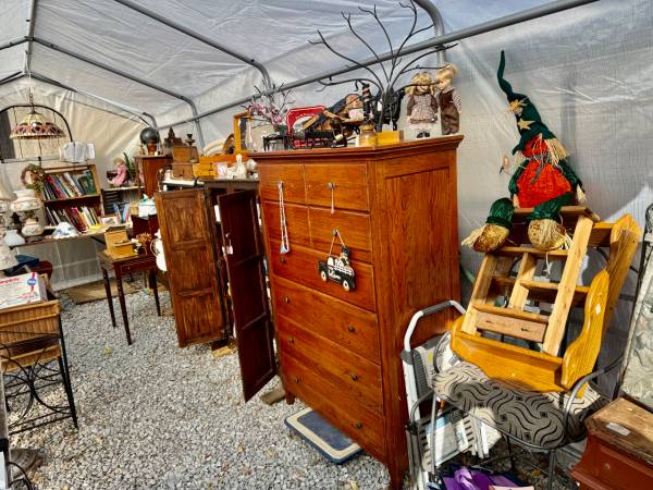 Yard sale photo