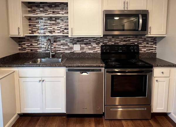 Window Coverings, Free Parking, Garage 1