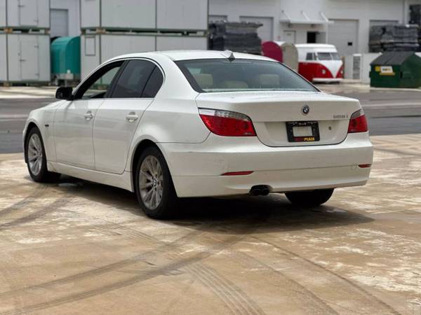 Serie 5 BMW 528i de 4 puertas, 2009 - ¡NEGOCIABLE! - $3.997 (Hollywood)63470232487555123