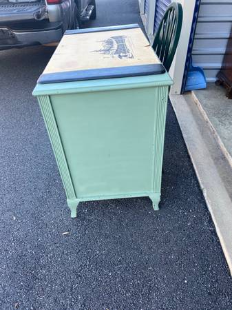 Vintage Desk - $50 (Dawsonville)63441255277059122