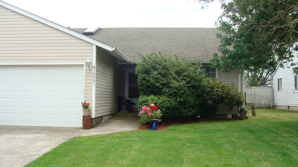 16401 #B Spacious Two Bedroom Duplex! 1