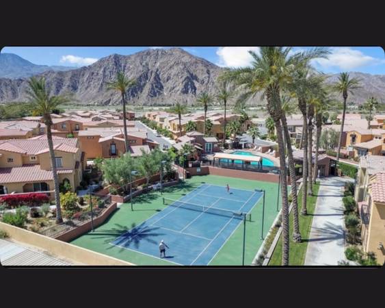 $2,400 / 3br - 1656ft2 - Casa de dos pisos de 3 habitaciones y 2.5 baños en La Quinta, CA – $2,400/mes (La Quinta)63668371011971121
