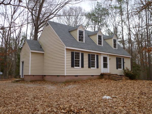 ***Cape Cod Style Home in Private Wooded Setting!!! 1