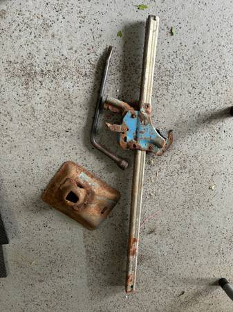 Vintage bumper jack for classic cars needs to be painted 1