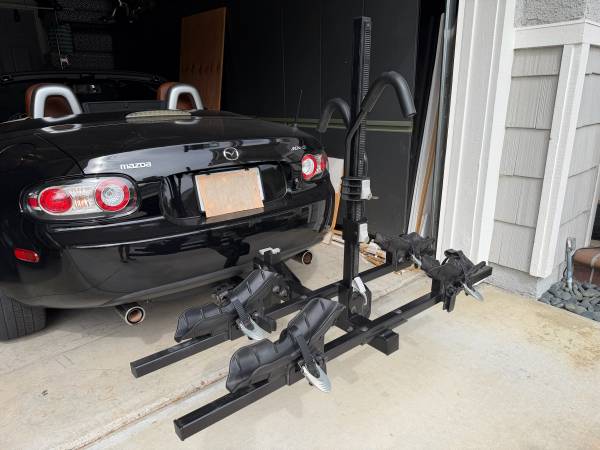Thule 2-Bike Platform Hitch Rack – 1.25” & 2” Receivers 1