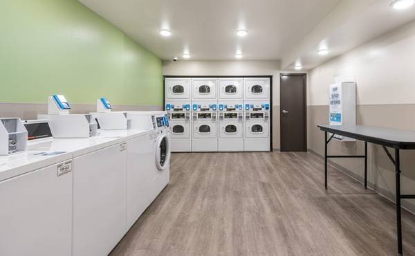 $483 / 1br - Short-Term Stay, Long-Term Comfort - Special Offer! (2225 Point Blvd, Elgin, IL)64041647825027122