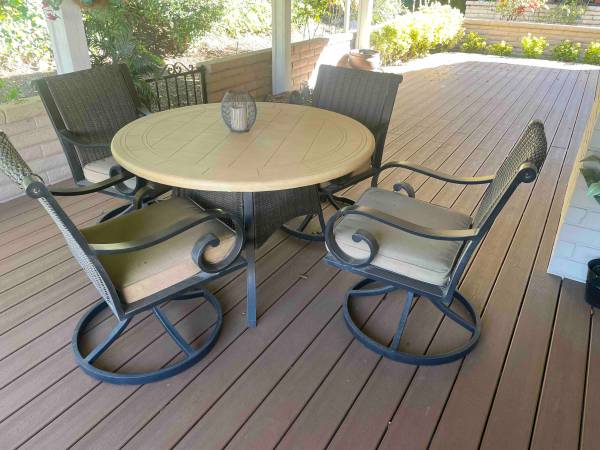 Outdoor Dining Set 1
