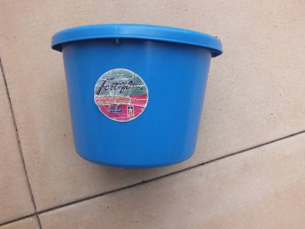 HORSE LIVESTOCK FORTIFLEX SMALL BUCKET PAIL 1