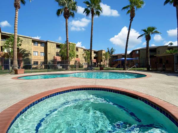 $1,795 / 2br - 1080ft2 - Dishwasher, Selected Units Built-In Microwave63668353598593122