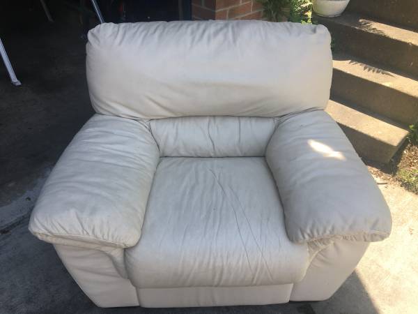 Sitting Lounge Chair 1