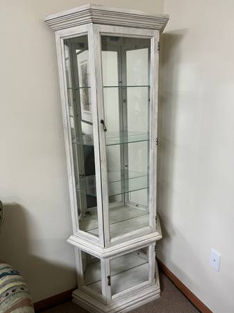 Curio Cabinet (Steinhafel) w/ Lights 1