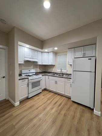 $1,850 / 2br - 893ft2 - Remodeled cottage among redwoods shared coin-op laundry, 1 car garage (russian river)63880130279425123