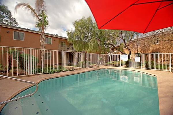 $1,325 / 2br - 750ft2 - BBQ/Picnic Area, Air Conditioner, Laundry Facilities, Ceiling Fan64024989124098120