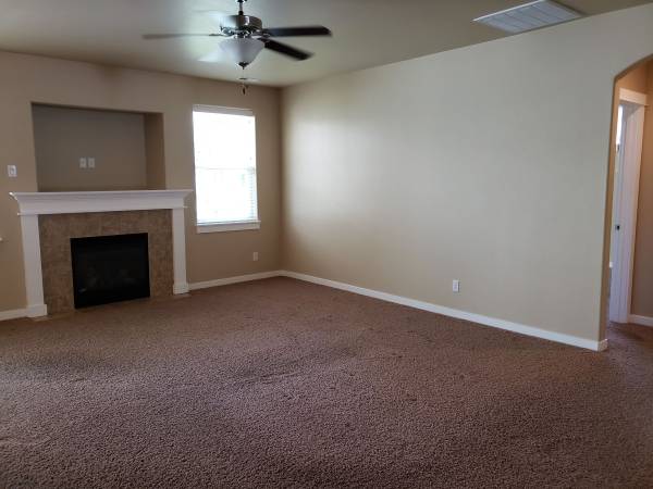 $2,195 / 3br - 1580ft2 - ¡Hermosa propiedad frente al agua!10358/D (Garden City)63794895263361121